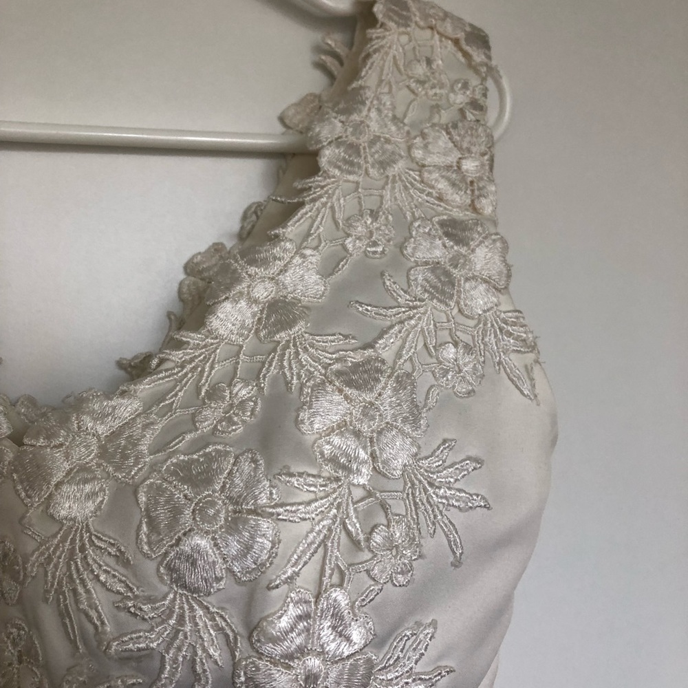 Dress - Picture 4 of 8